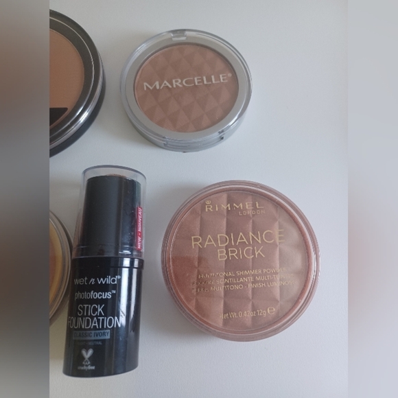 Mixed Face Makeup Bundle - Picture 3 of 5